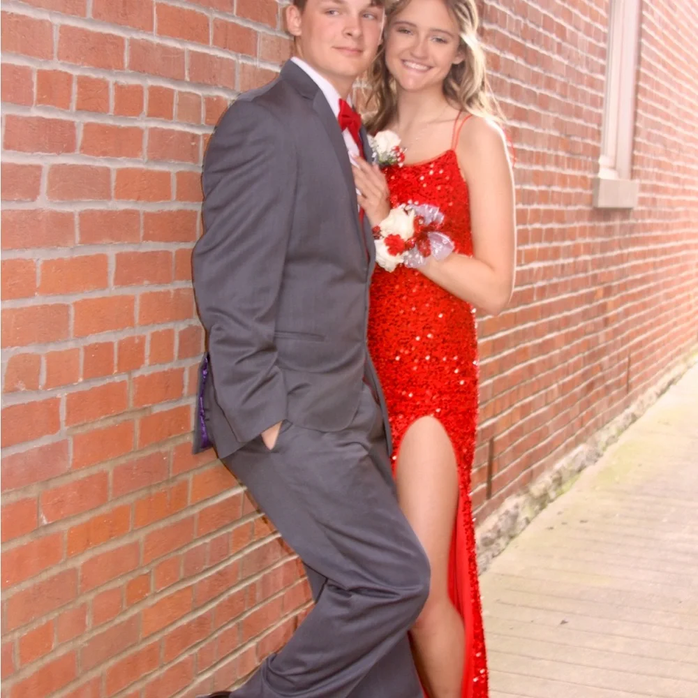 Red sequins size 4 prom dress - Picture 5 of 9